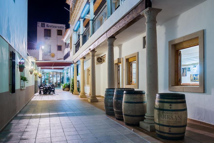 Hostal Nuevo Milan I San Clemente  Exteriör bild