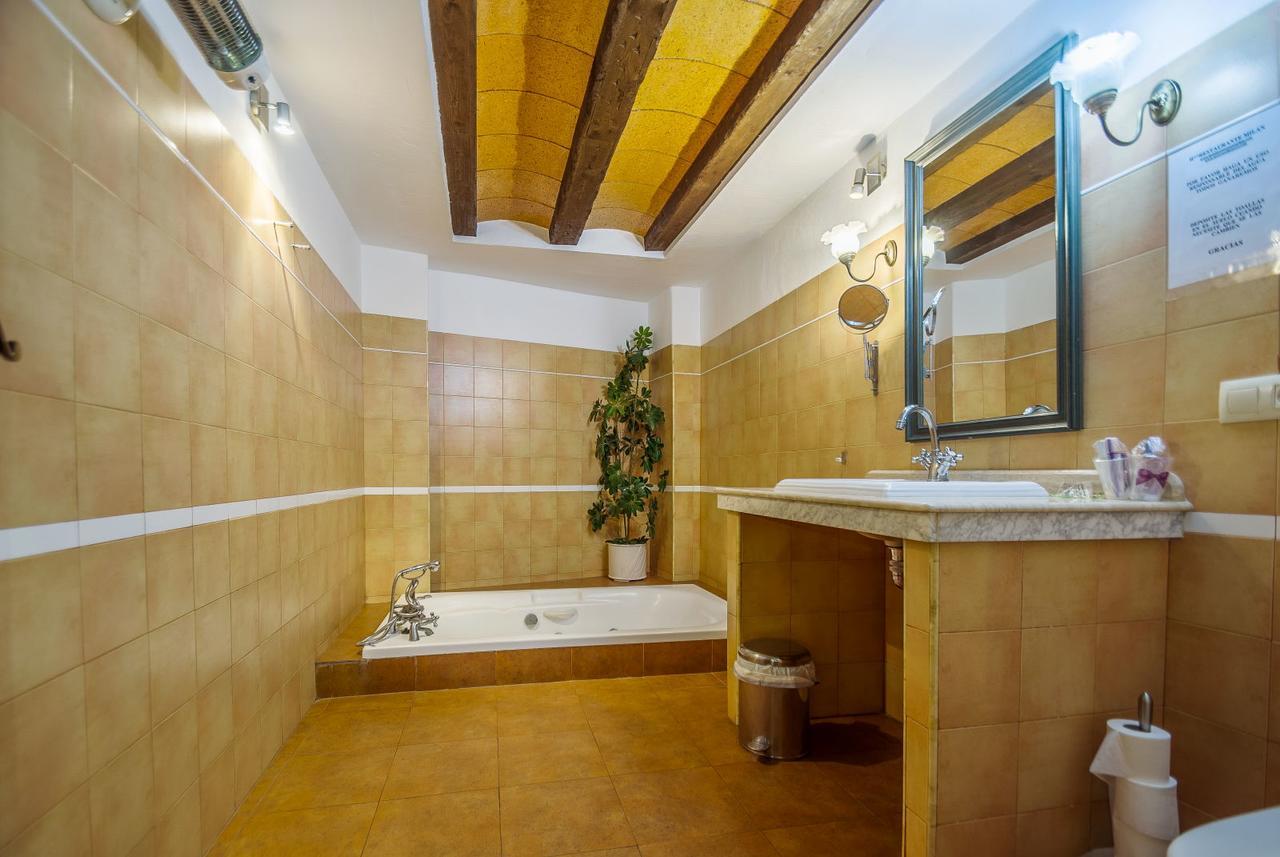 Hostal Nuevo Milan I San Clemente  Exteriör bild