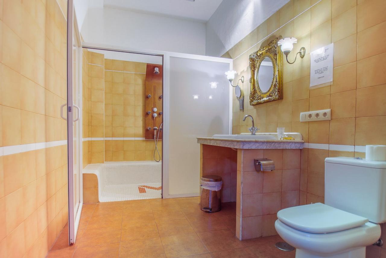 Hostal Nuevo Milan I San Clemente  Exteriör bild